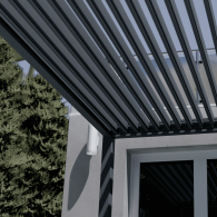 Pergola bioclimatica Ombréa autoportante Motorizzata 4x4M -