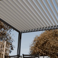 Pergola bioclimatica Ombréa autoportante Motorizzata 3x6M -
