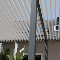 Pergola bioclimatica Ombréa autoportante Motorizzata 4x6M -