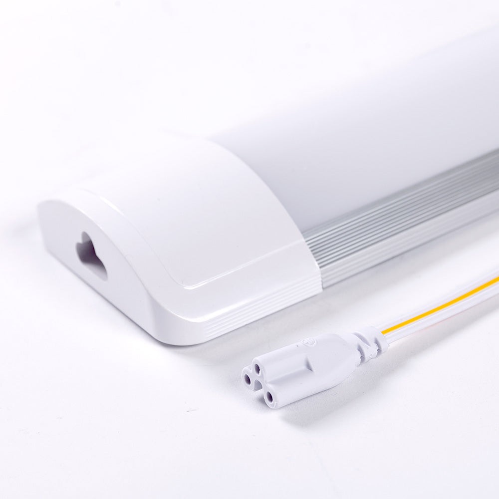 Plafoniera LED 18W 1504Lm 2700ºK Superficie lineare 60Cm 40. Plafoniera LED 18W 1504Lm 2700ºK Superficie lineare 60Cm 40.