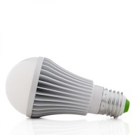 Lampadina LED E27 9W 842Lm 2700ºK 40.